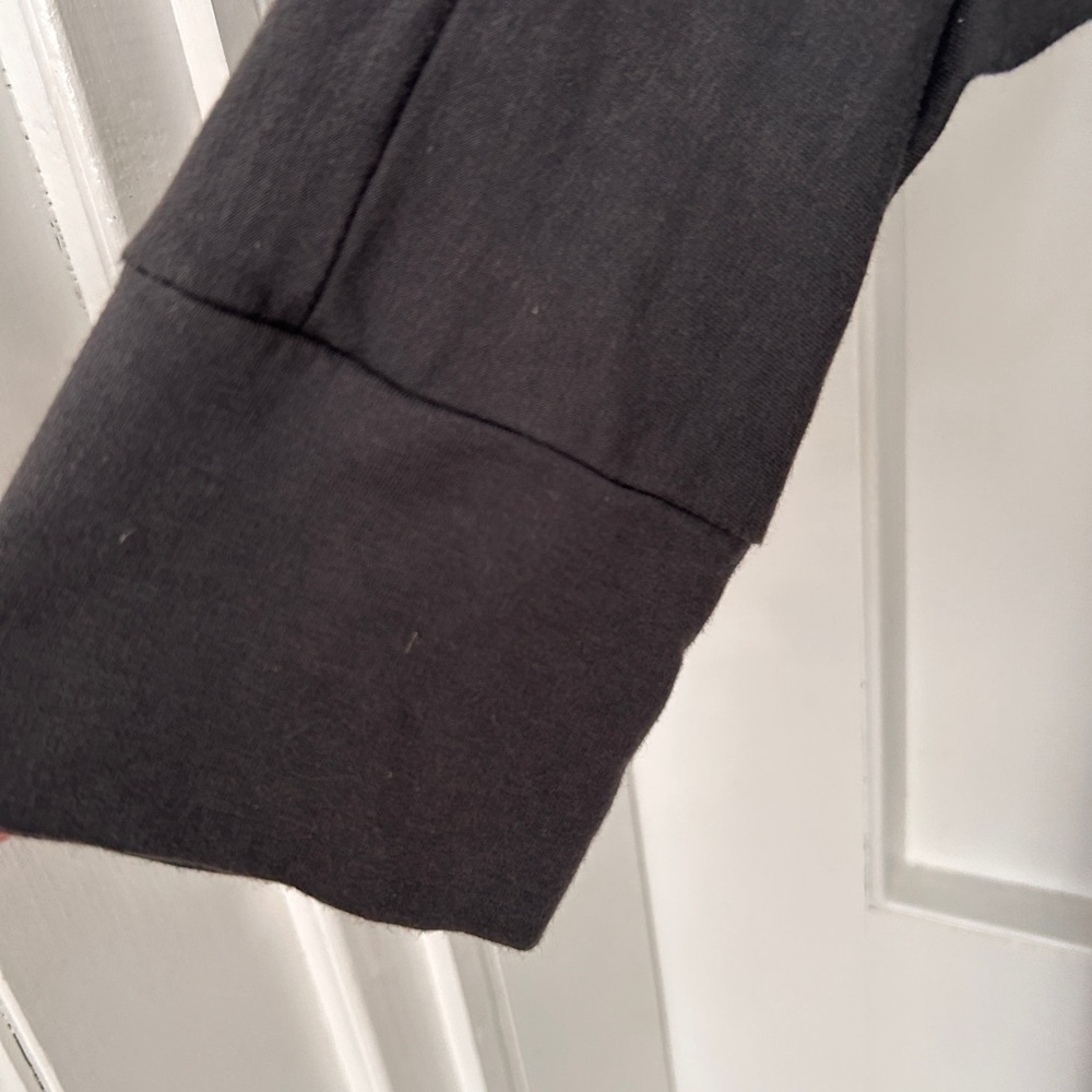 Canadian Designed and Made Long,Soft Graphic Shirt in Size Medium - Picture 4 of 7